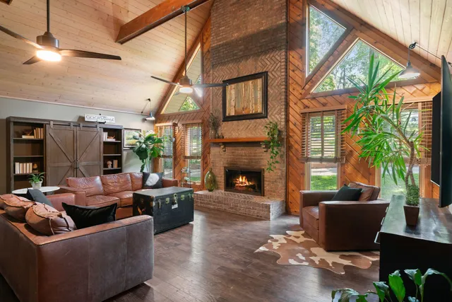 $609,500 | 1015 Red Oak Drive, Greenbrier, TN 37073