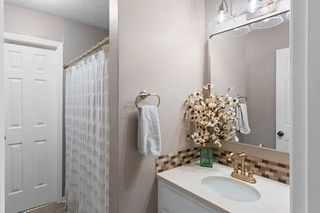 $609,500 | 1015 Red Oak Drive, Greenbrier, TN 37073