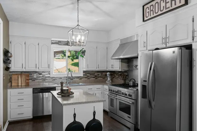 $609,500 | 1015 Red Oak Drive, Greenbrier, TN 37073