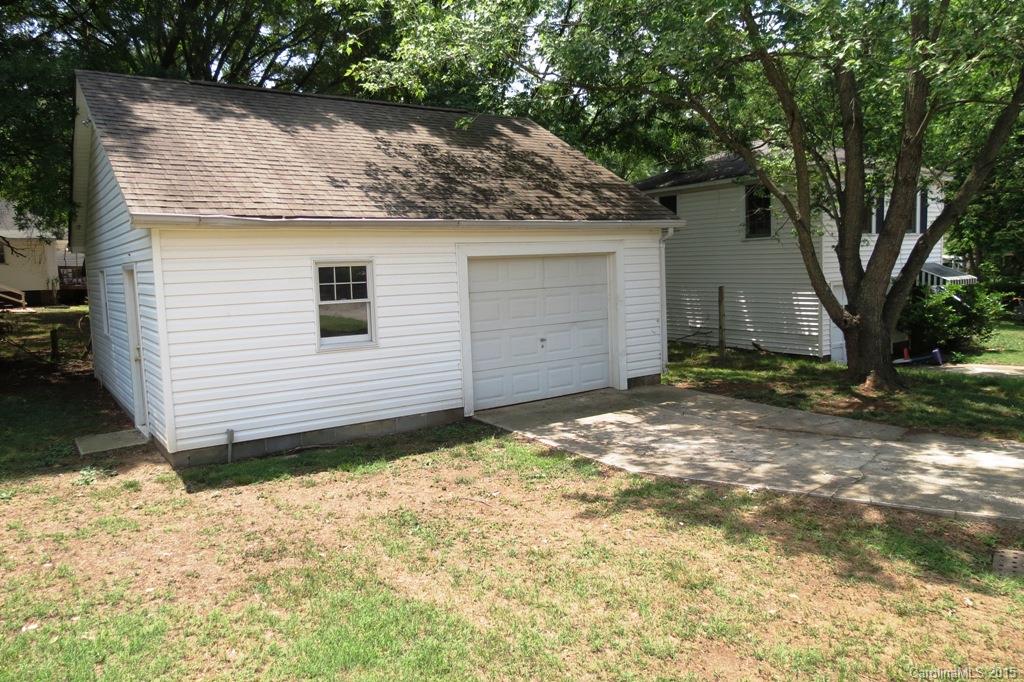 207 Rogers Lake Road Kannapolis, NC 28081 - Photo 4 of 21 a view of a backyard of the house