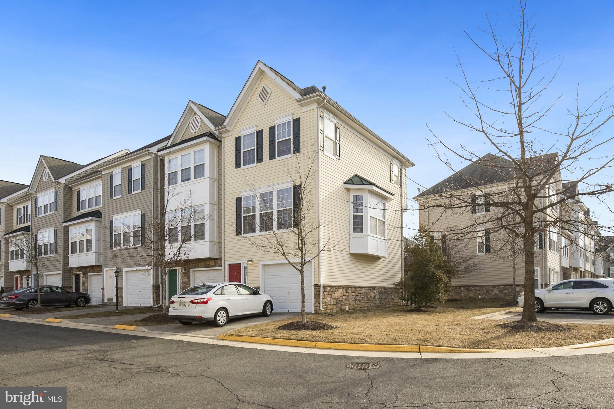 22983 Fontwell Square Sterling, VA 20166 - Photo 2 of 26