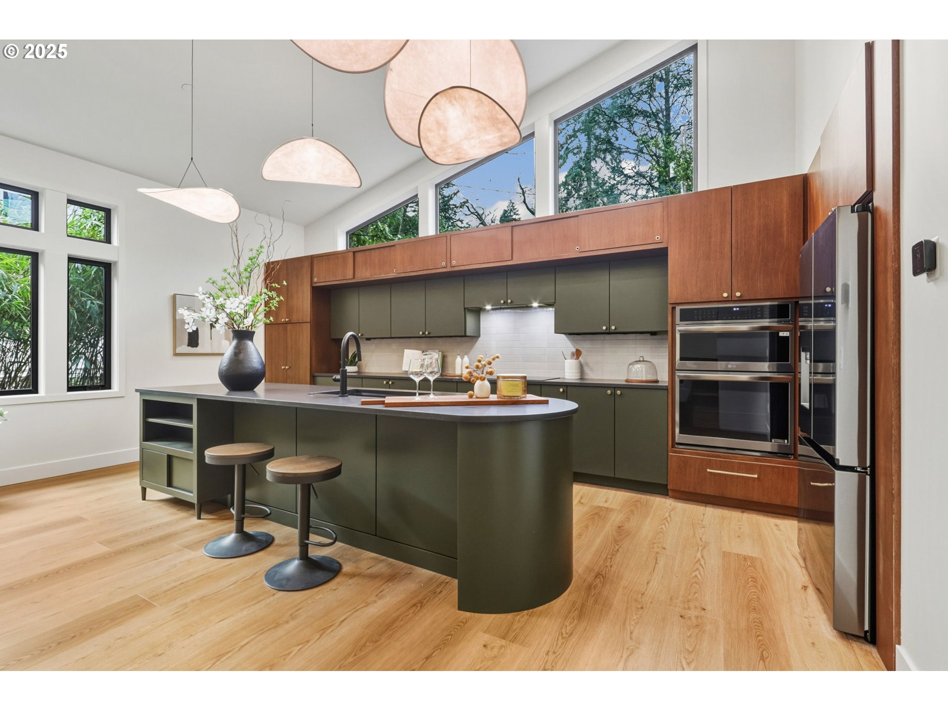 8014 Southwest 54th Avenue Portland, OR 97219 - Photo 10 of 44