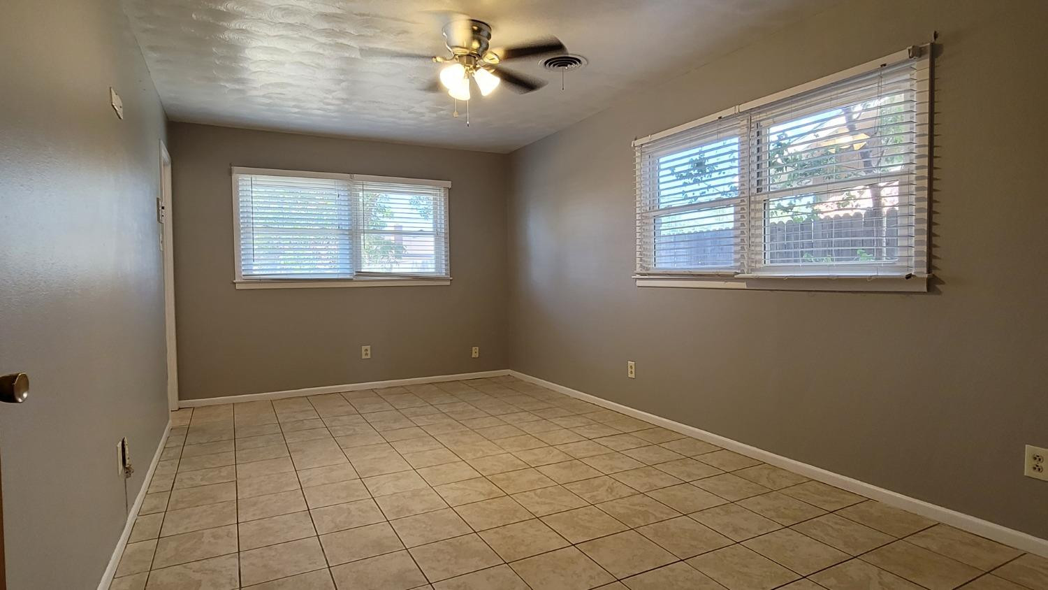5430 13th Street Lubbock, TX 79416 - Photo 11 of 26 a view of an empty room with a window