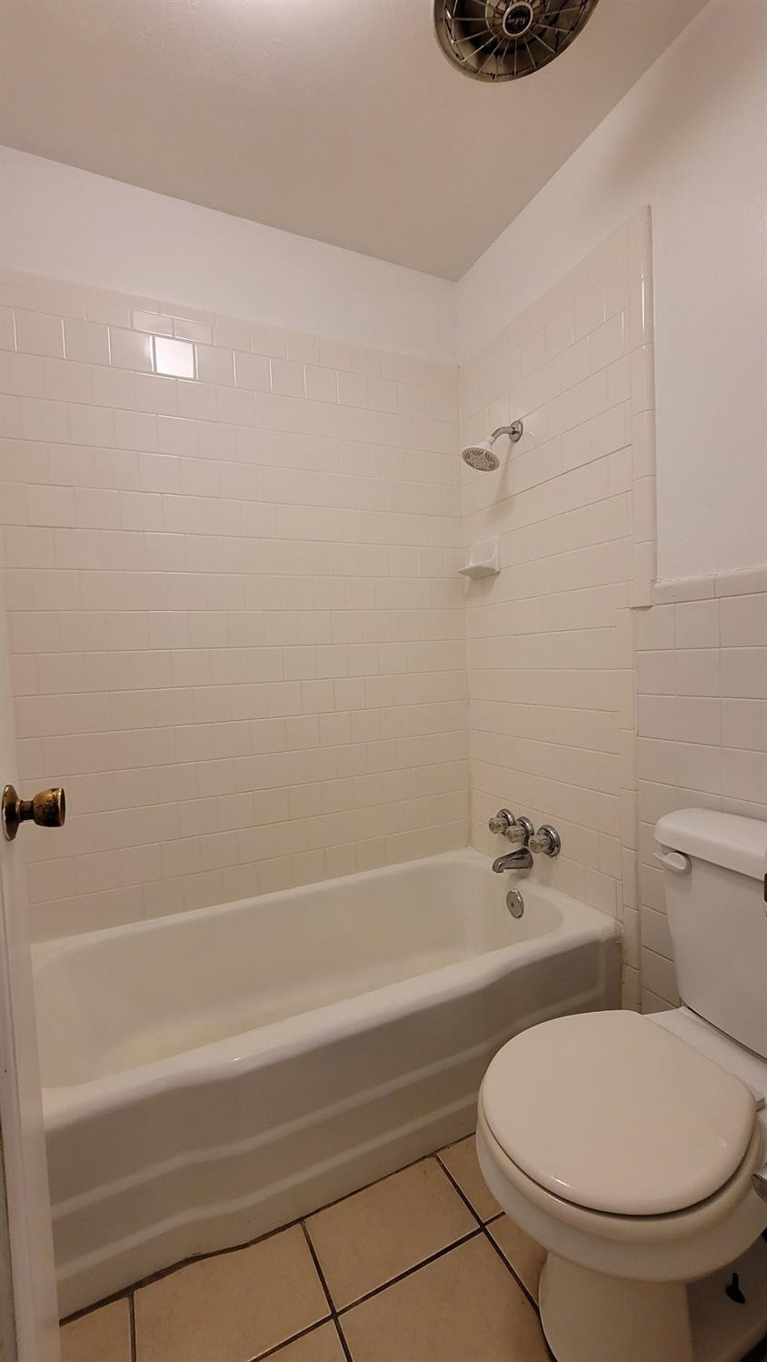 5430 13th Street Lubbock, TX 79416 - Photo 14 of 26 a bathroom with a toilet and a bath tub