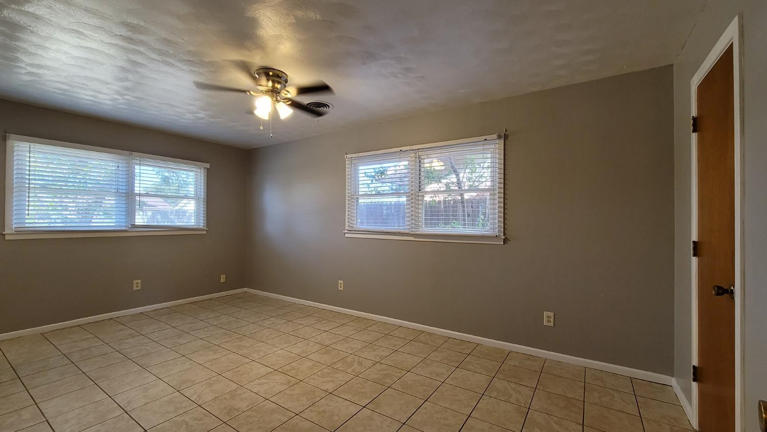 5430 13th Street Lubbock, TX 79416 - Photo 8 of 26 a view of an empty room with a window