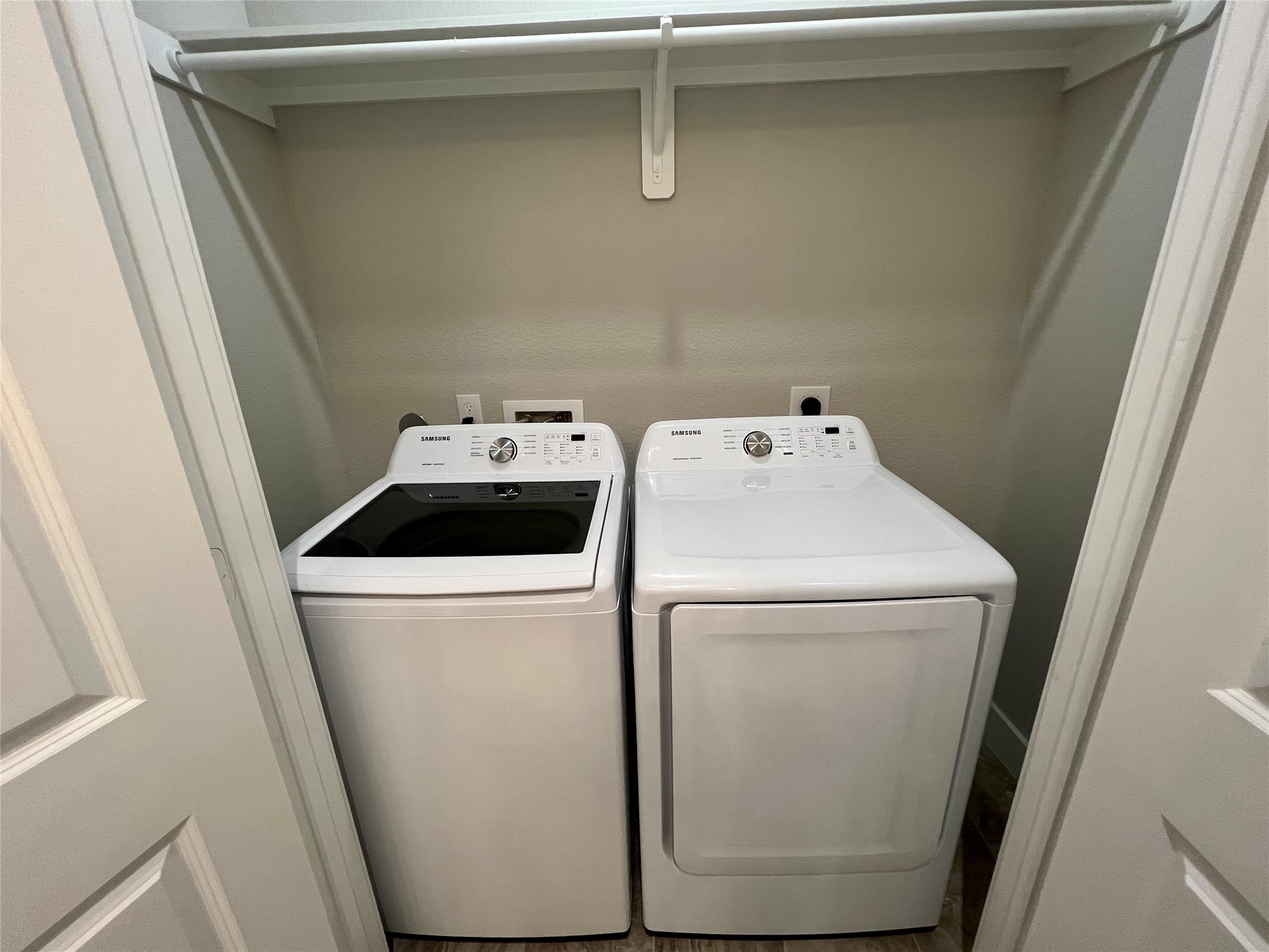 4301 Clover Street Houston, TX 77051 - Photo 23 of 32 a utility room with dryer and washer