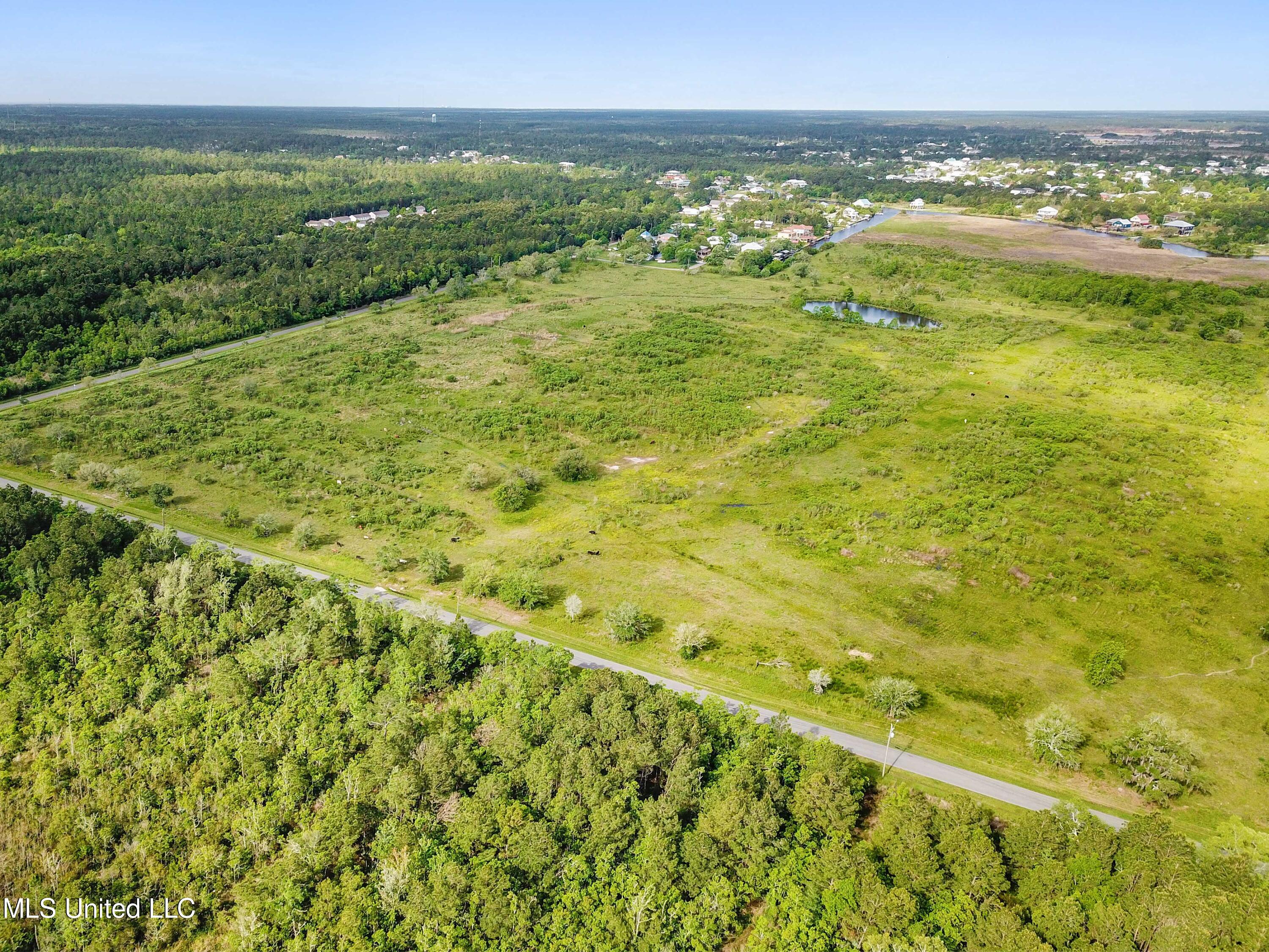 11191 Cazaubon Road Bay St. Louis, MS 39520 - Photo 4 of 29 020