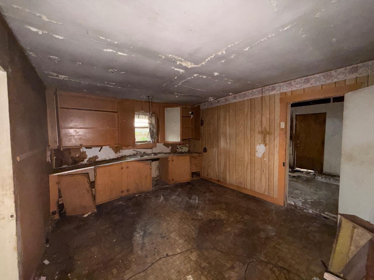 918 Brazos Street Lockhart, TX 78644 - Photo 8 of 14 a kitchen with lots of counter top space
