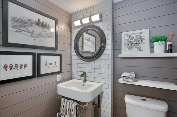 $379,900 | 102 Kressview Drive, Oakdale, PA 15071