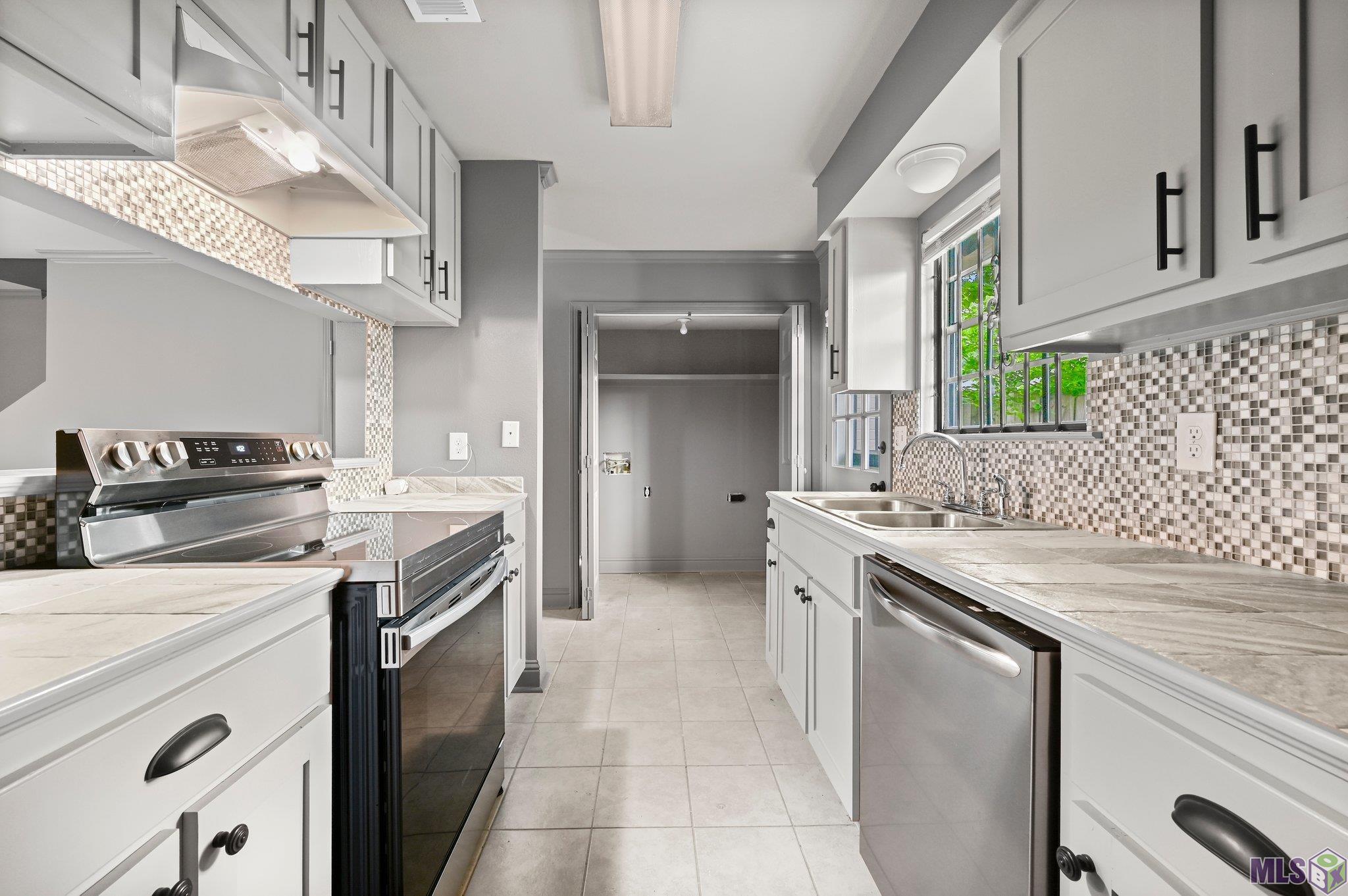 1765 Boulevard De Province, Unit B Baton Rouge, LA 70816 - Photo 8 of 17