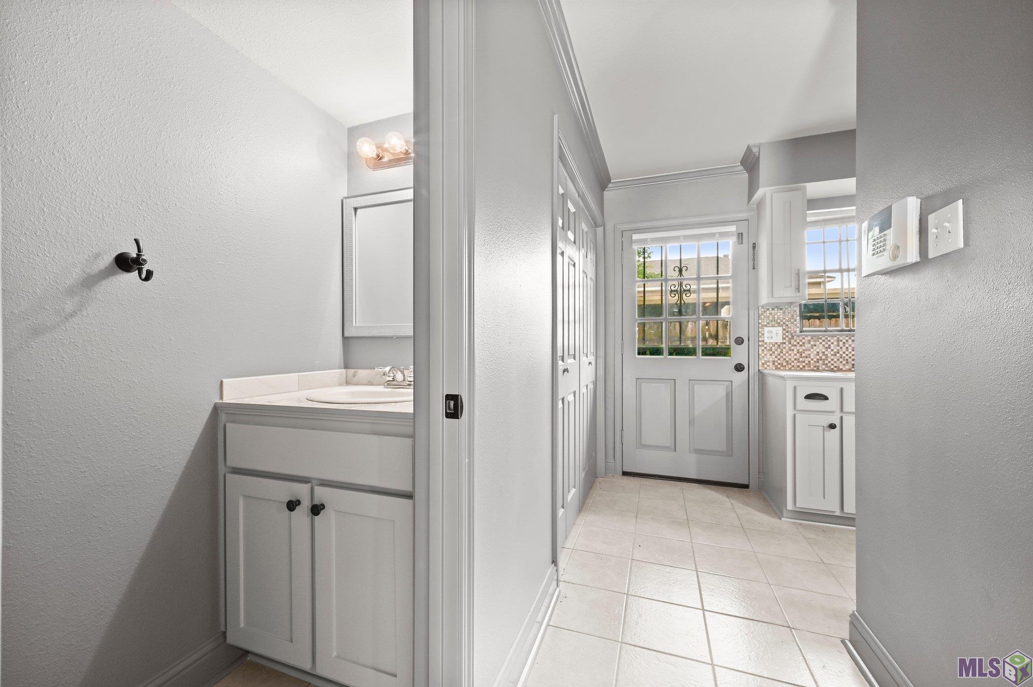 1765 Boulevard De Province, Unit B Baton Rouge, LA 70816 - Photo 9 of 17