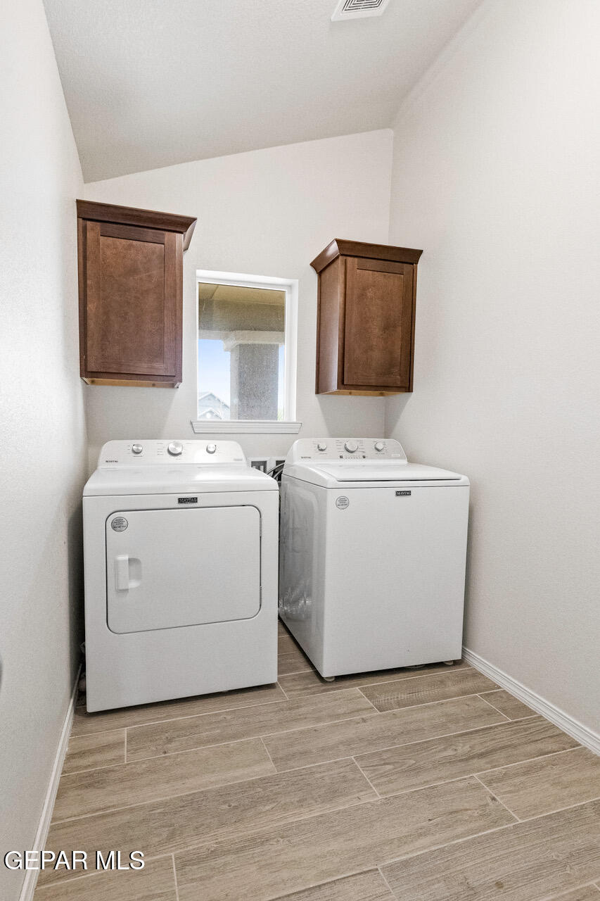 11288 Santa Barbara Socorro, TX 79927 - Photo 27 of 31 a utility room with dryer and washer