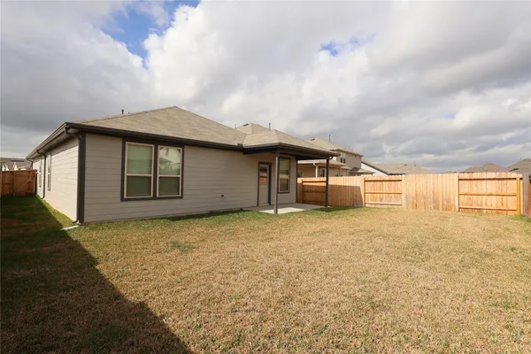 $2,100 | 15345 Dapple Blf Lane, Conroe, TX 77302