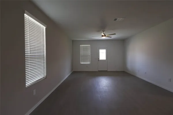 $2,100 | 15345 Dapple Blf Lane, Conroe, TX 77302