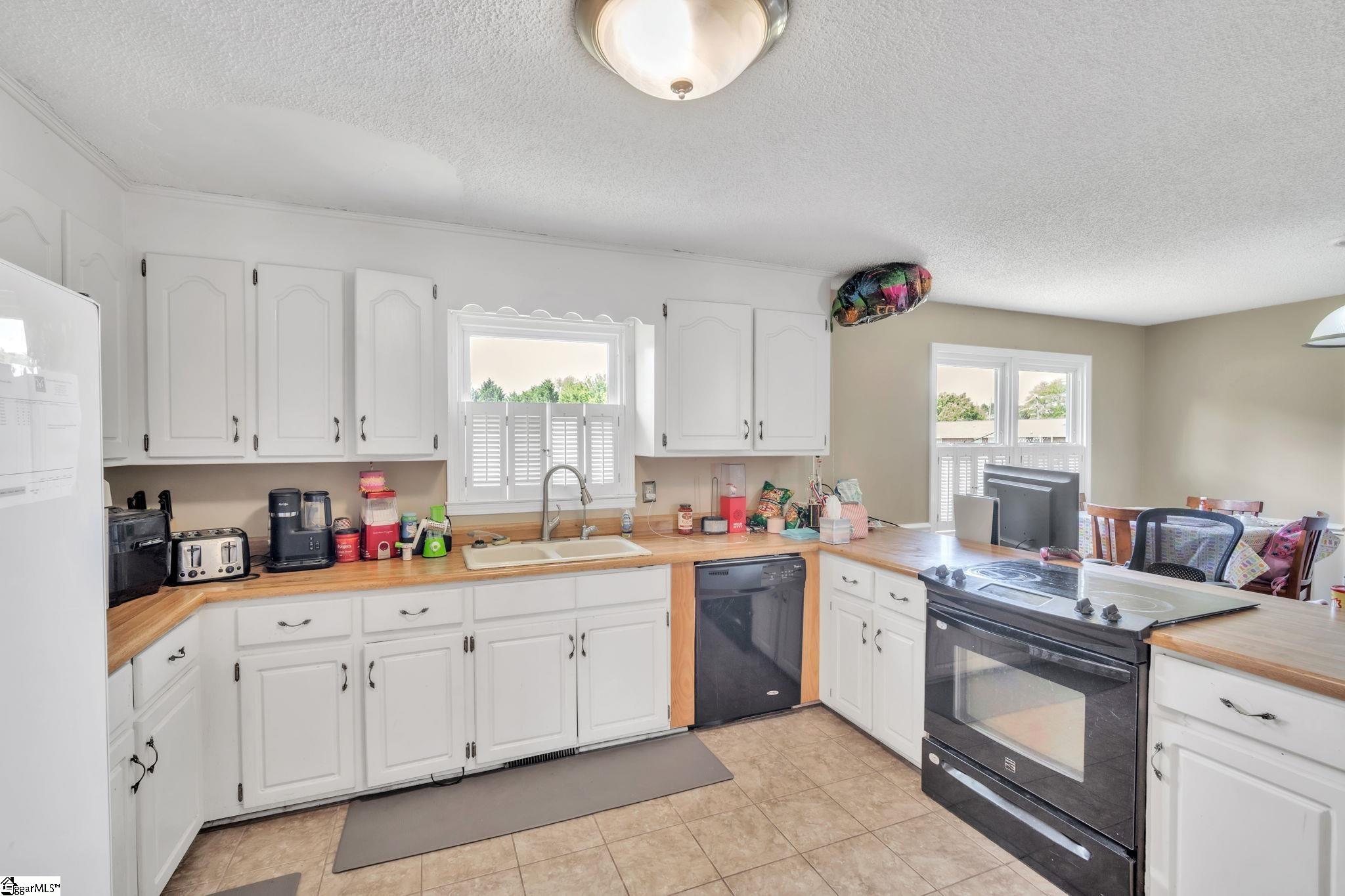 2730 Whitehall Road Anderson, SC 29625 - Photo 7 of 23 Gallery Image 7