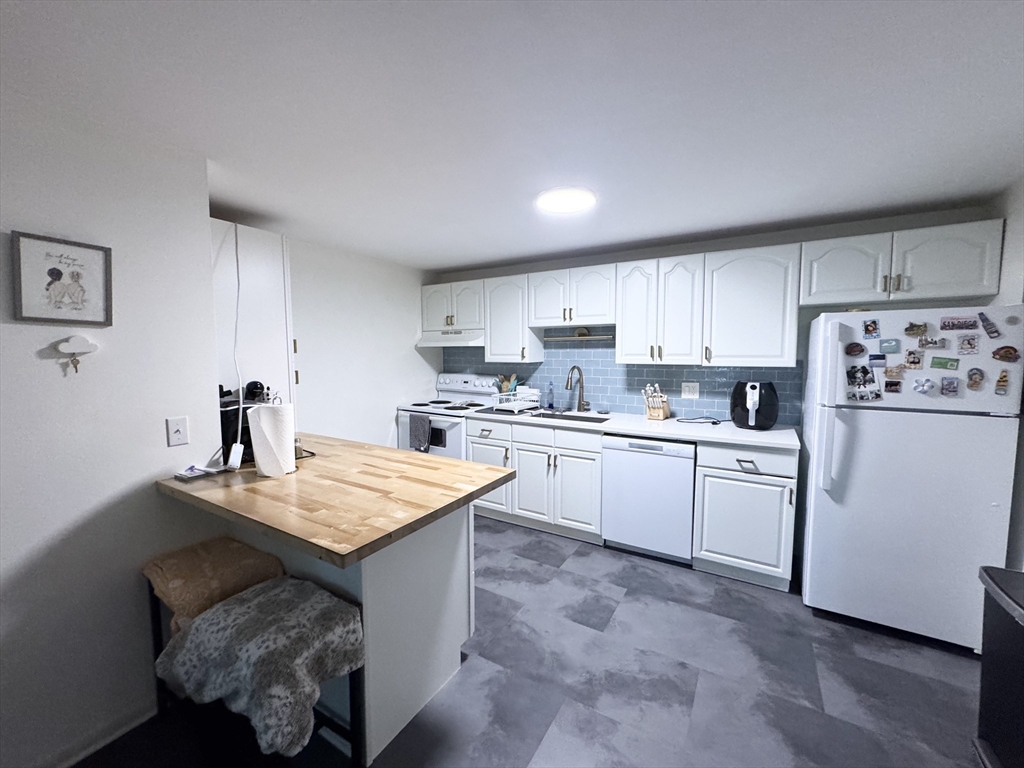 96 Richardson Road, Unit B18 Chelmsford, MA 01863 - Photo 2 of 11