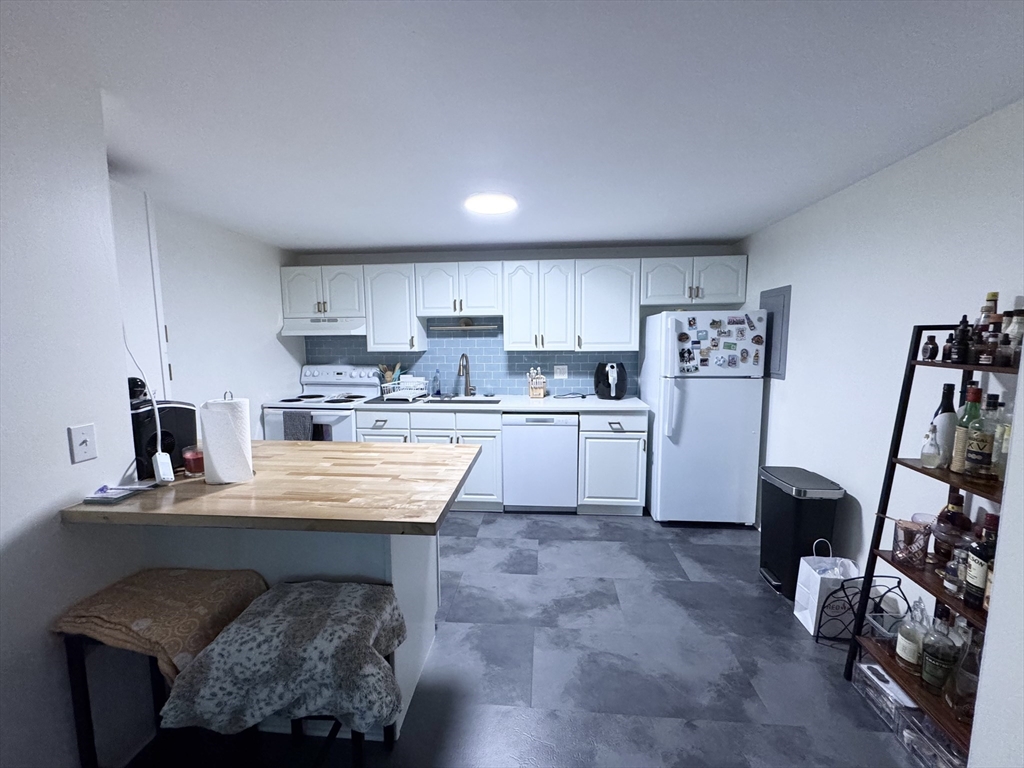 96 Richardson Road, Unit B18 Chelmsford, MA 01863 - Photo 3 of 11