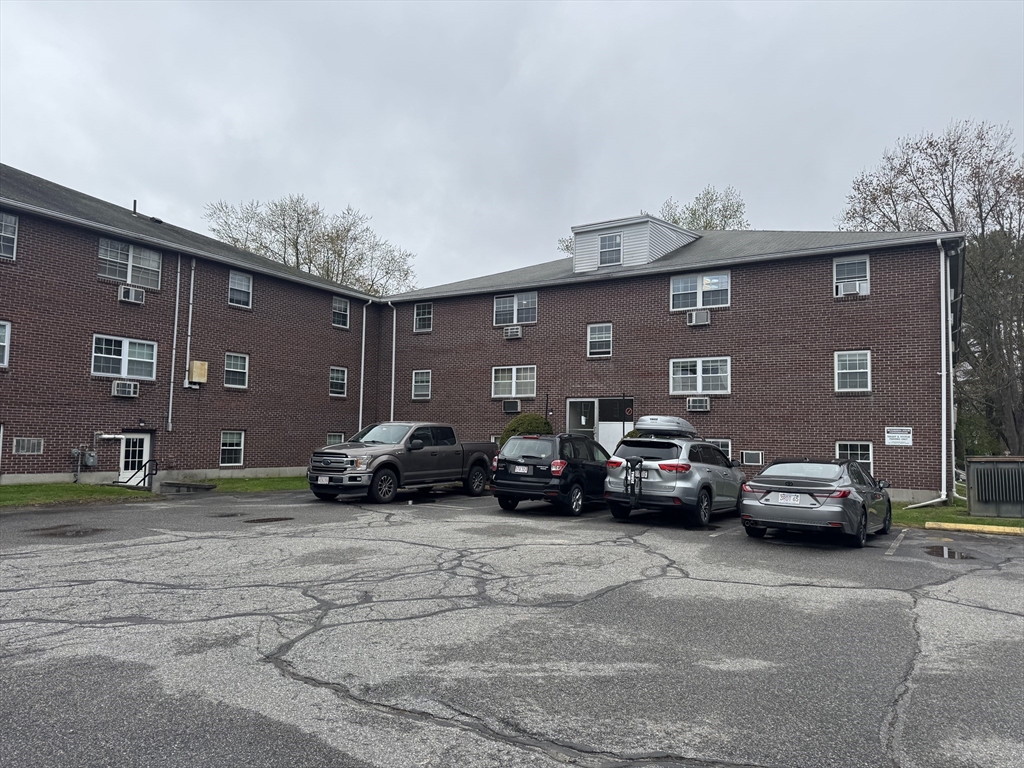 96 Richardson Road, Unit B18 Chelmsford, MA 01863 - Photo 10 of 11
