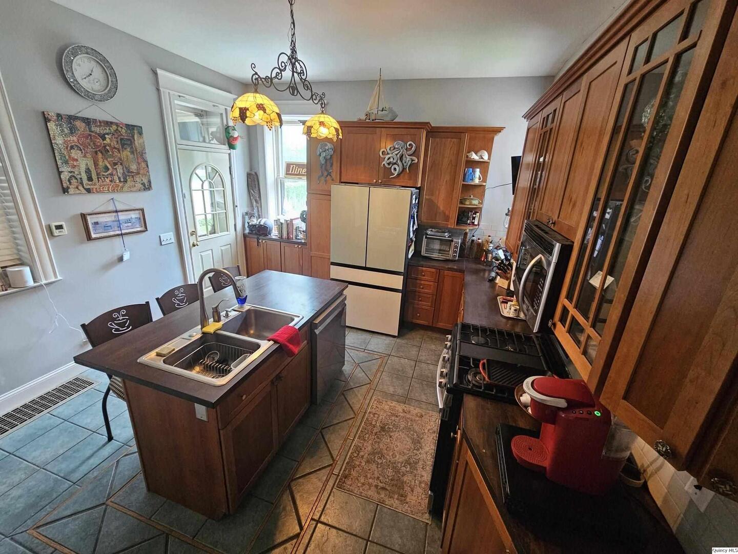 1634 Vermont Street Quincy, IL 62301 - Photo 8 of 25