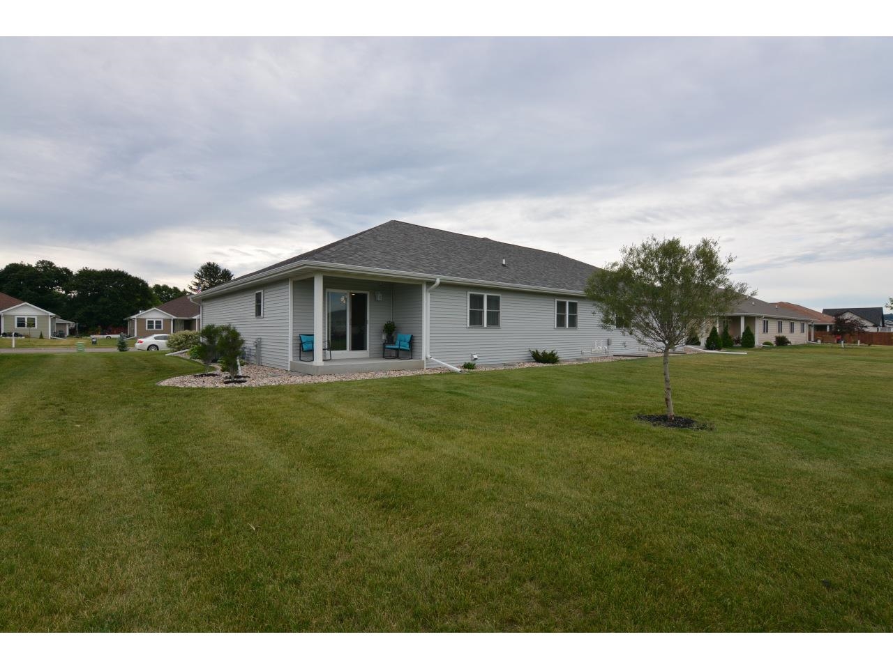 905 Roosevelt Street Baraboo, WI 53913 - Photo 2 of 22