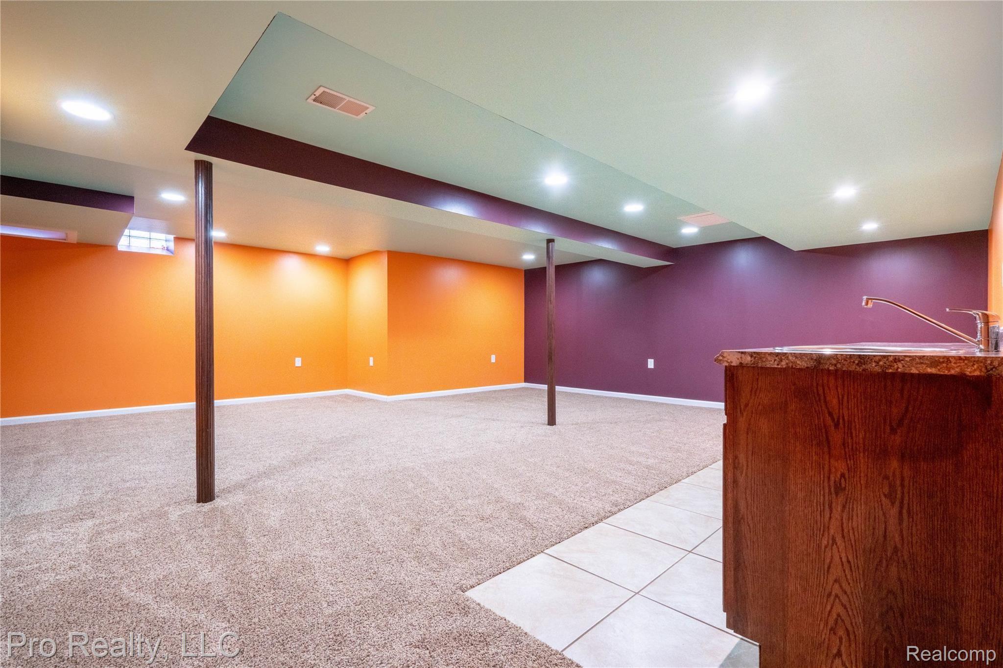 49049 Hawksburry Road Canton, MI 48188 - Photo 30 of 32 DSC03474-HDR.jpg