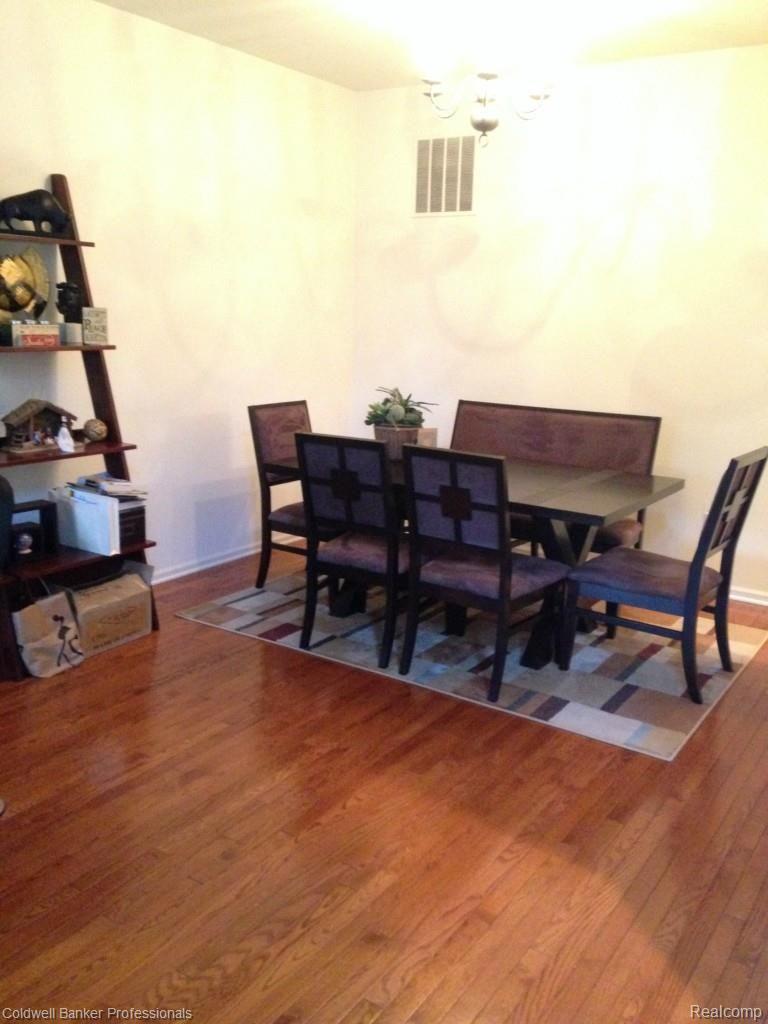49564 Potomac Road Canton, MI 48188 - Photo 4 of 11 photo (4).jpg