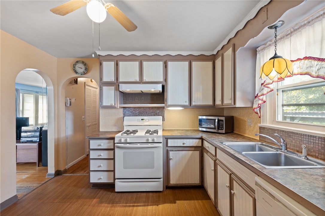 1980 Norton Street Rochester, NY 14609 - Photo 9 of 38