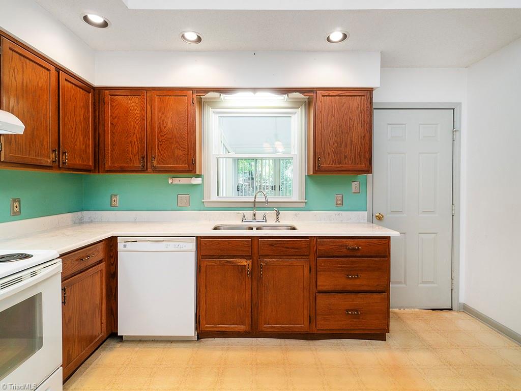 9003 River Birch Drive Oak Ridge, NC 27310 - Photo 17 of 44 Gallery Image 17