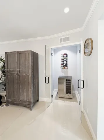 a en suite bathroom with a double vanity sink and a mirror