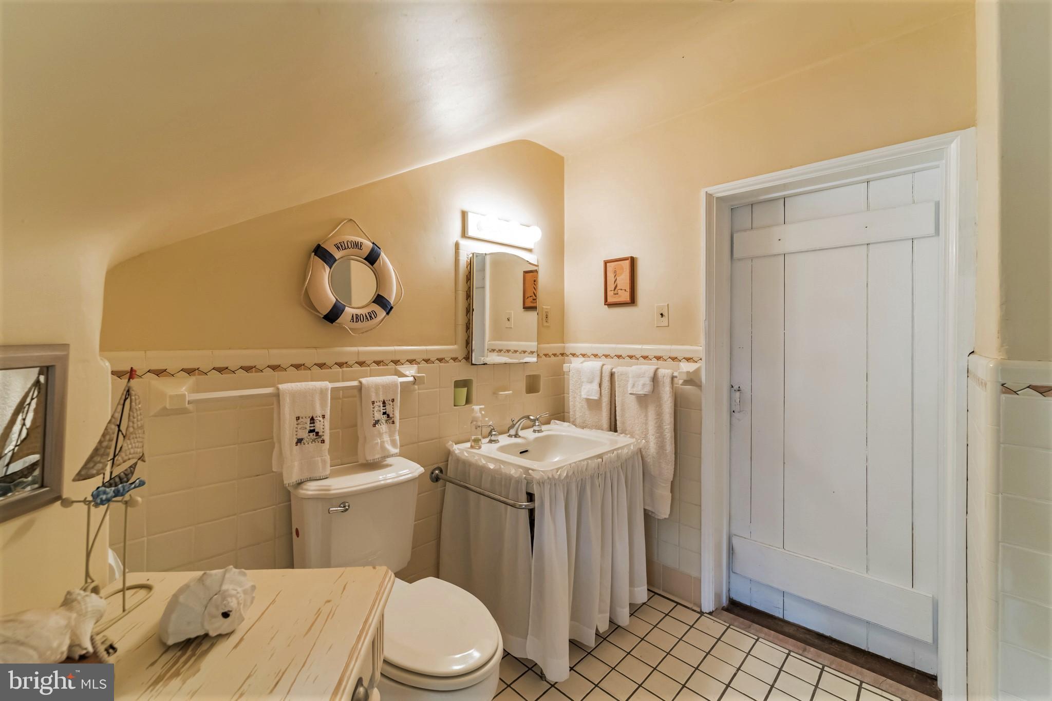 1000 Valley Forge Road Phoenixville, PA 19460 - Photo 44 of 54 Third floor full bathroom