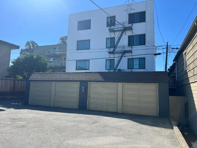 a view of a back yard of the house
