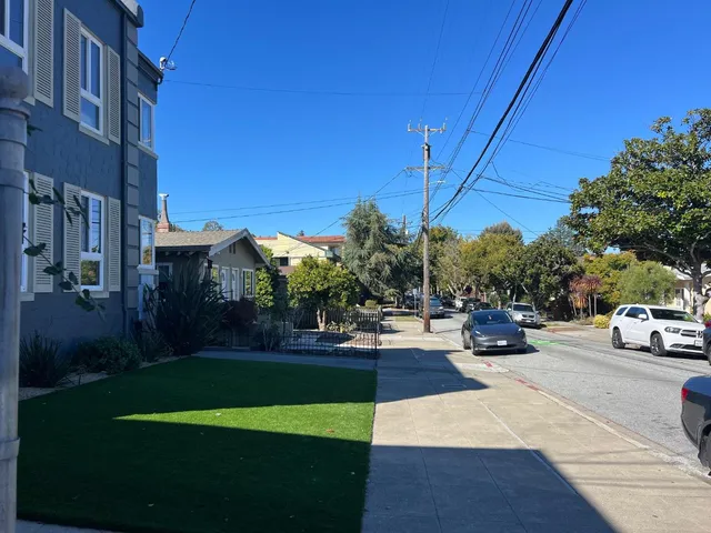 $3,150 | 1217 Capuchino Avenue, Unit 1, Burlingame, CA 94010