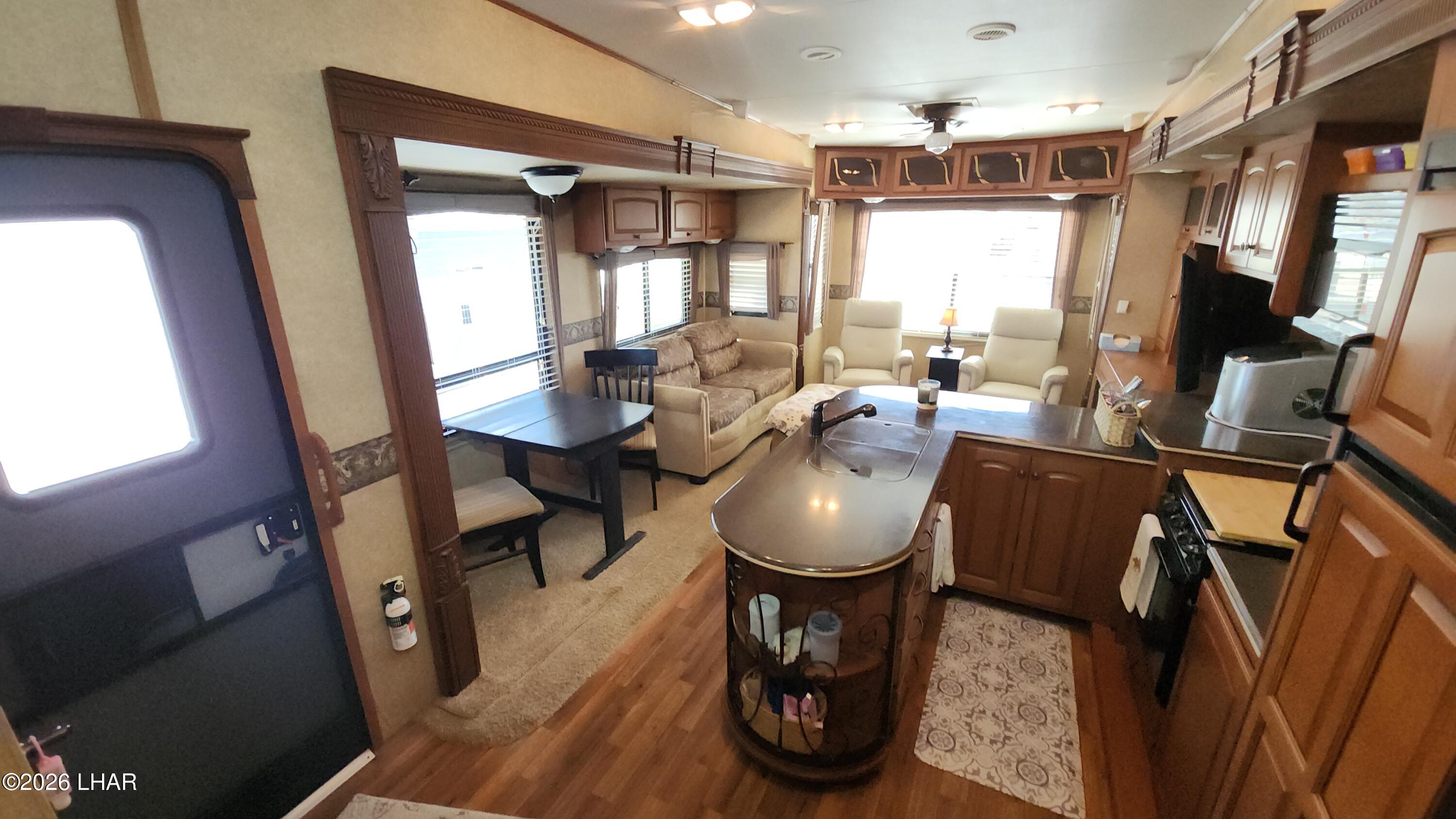 33 North Juniper Road Quartzsite, AZ 85346 - Photo 20 of 40 a dining room with furniture a rug and wooden floor