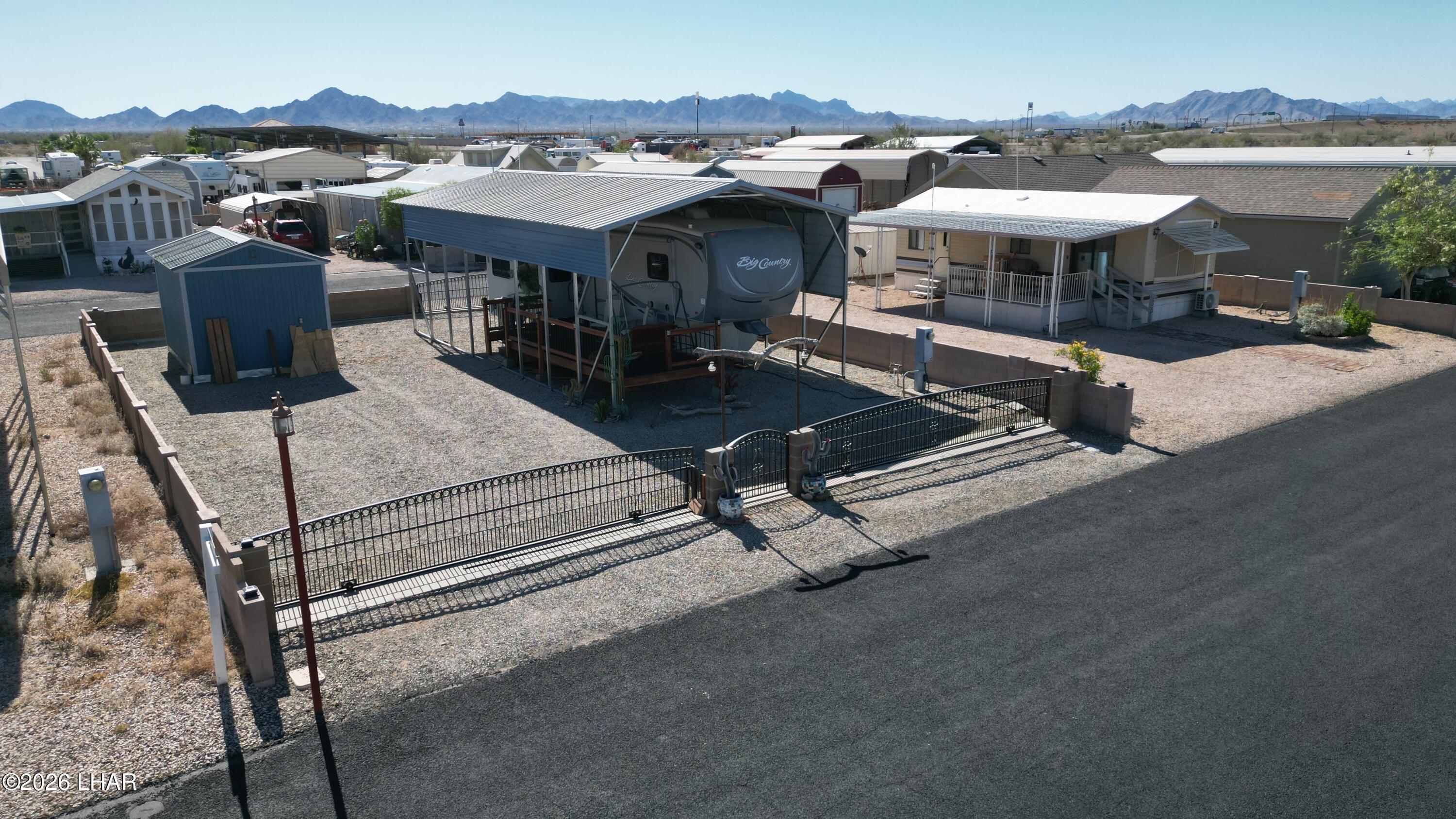 33 North Juniper Road Quartzsite, AZ 85346 - Photo 32 of 40 a view of a terrace with a patio