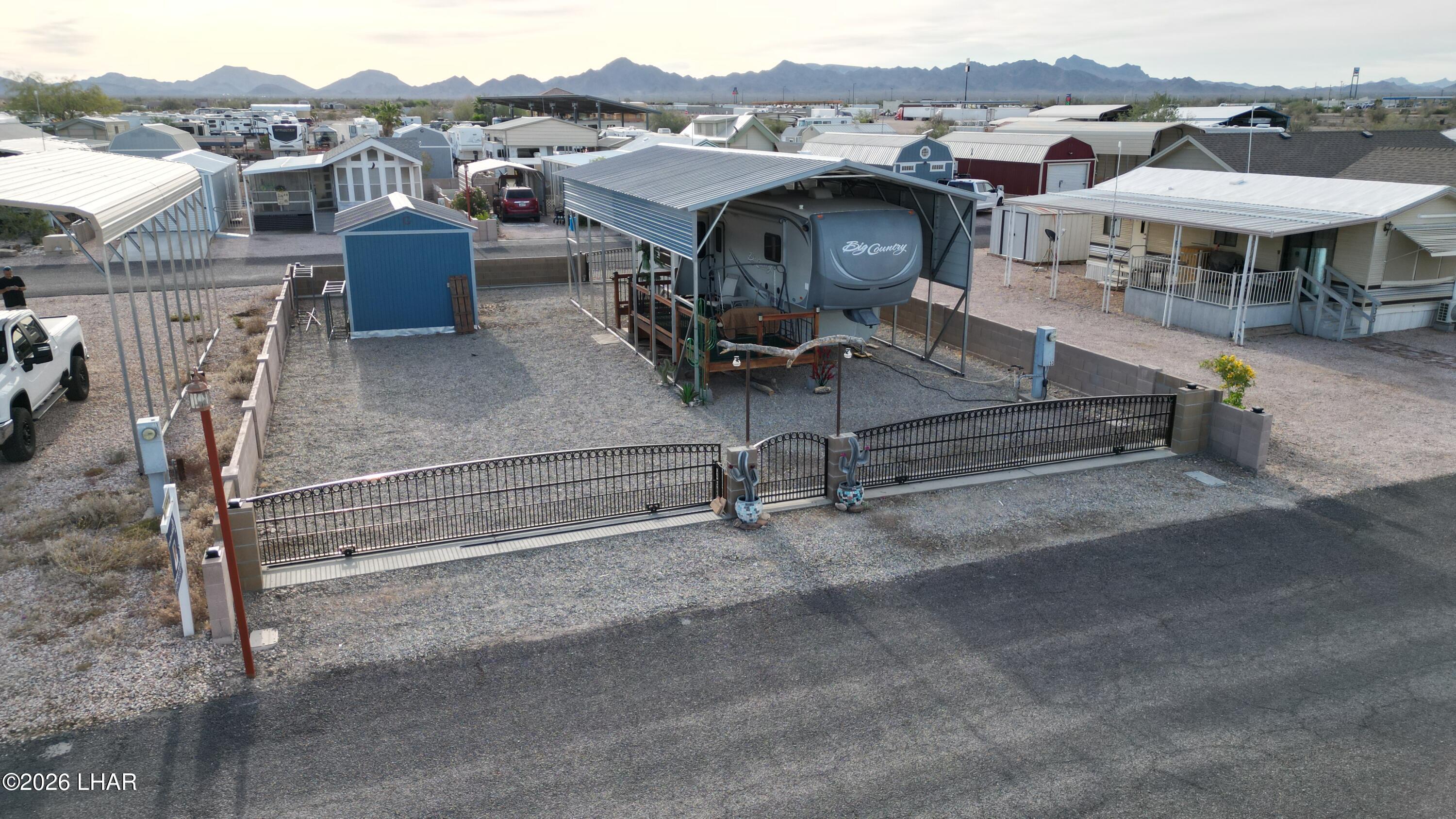 33 North Juniper Road Quartzsite, AZ 85346 - Photo 6 of 40 a view of a terrace with a table and chairs