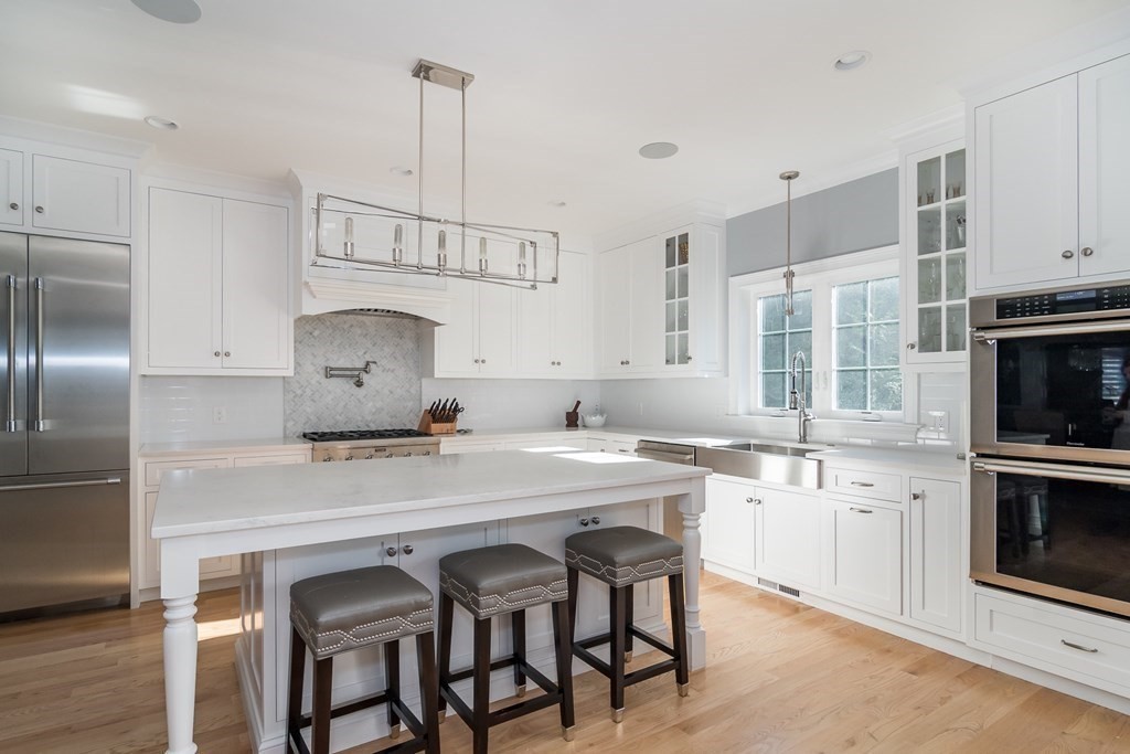 88 Manor Avenue Wellesley, MA 02482 - Photo 2 of 23