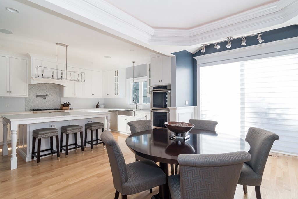 88 Manor Avenue Wellesley, MA 02482 - Photo 4 of 23