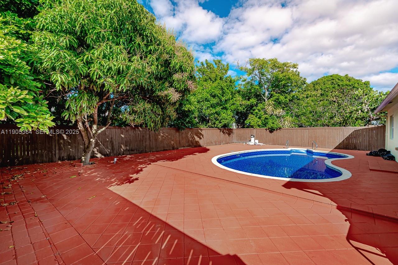 401 Southwest 76th Terrace Pompano Beach, FL 33068 - Photo 26 of 31 Photo 26