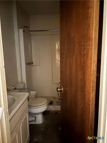 $450,000 | 946 County Road 4818, Kempner, TX 76539