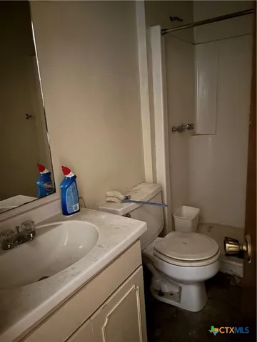 $450,000 | 946 County Road 4818, Kempner, TX 76539