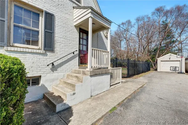 $339,000 | 303 North Hubbards Lane, Louisville, KY 40207