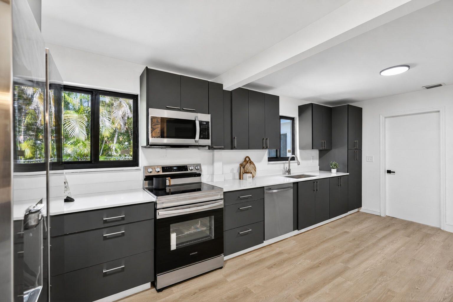 454 Dover Road Jupiter, FL 33469 - Photo 22 of 59 56-web-or-mls-bright_modern_kitchen_inte