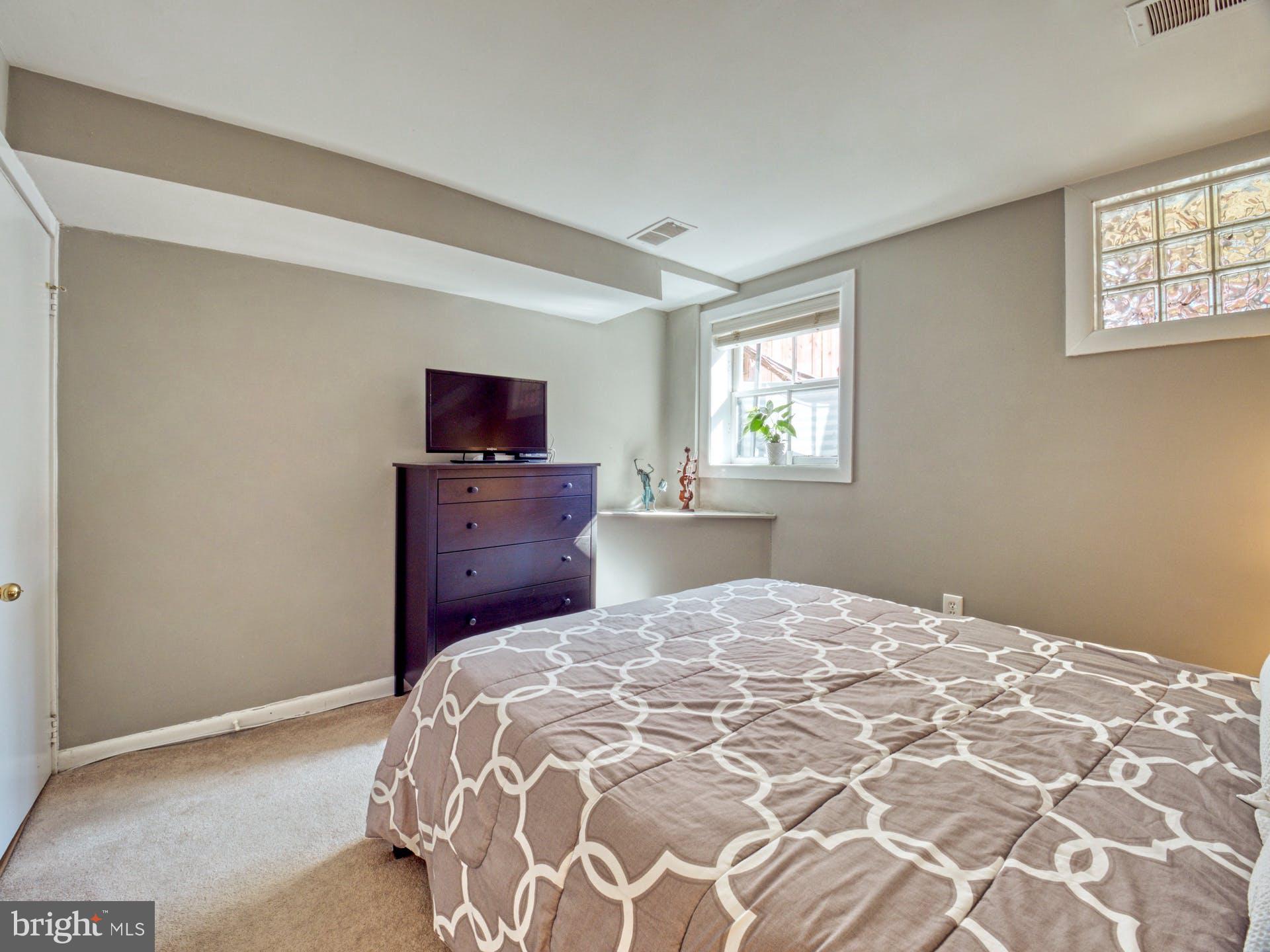 1808 Belmont Road Northwest, Unit 1 Washington, DC 20009 - Photo 16 of 30 Primary bedroom