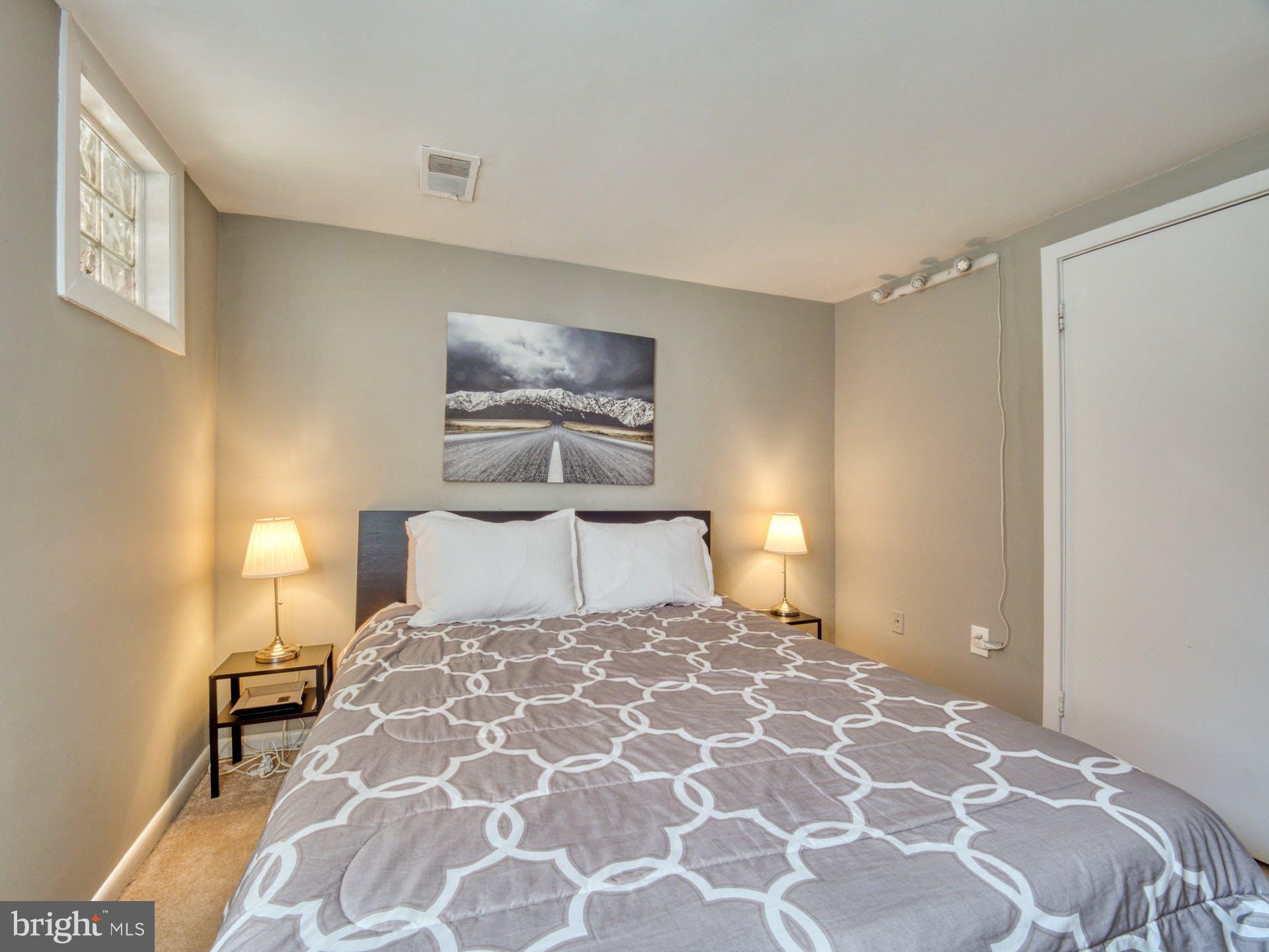 1808 Belmont Road Northwest, Unit 1 Washington, DC 20009 - Photo 17 of 30 Light and bright bedroom