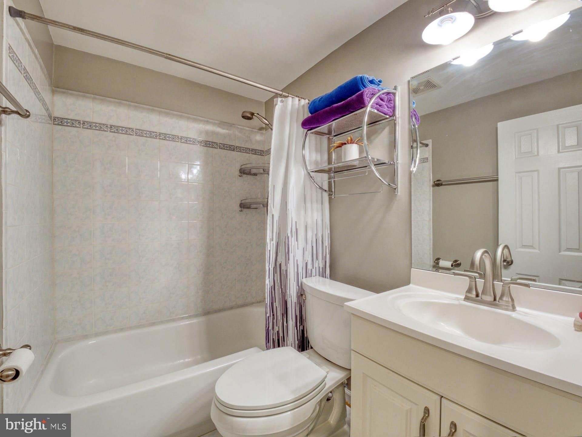 1808 Belmont Road Northwest, Unit 1 Washington, DC 20009 - Photo 18 of 30 Full bath