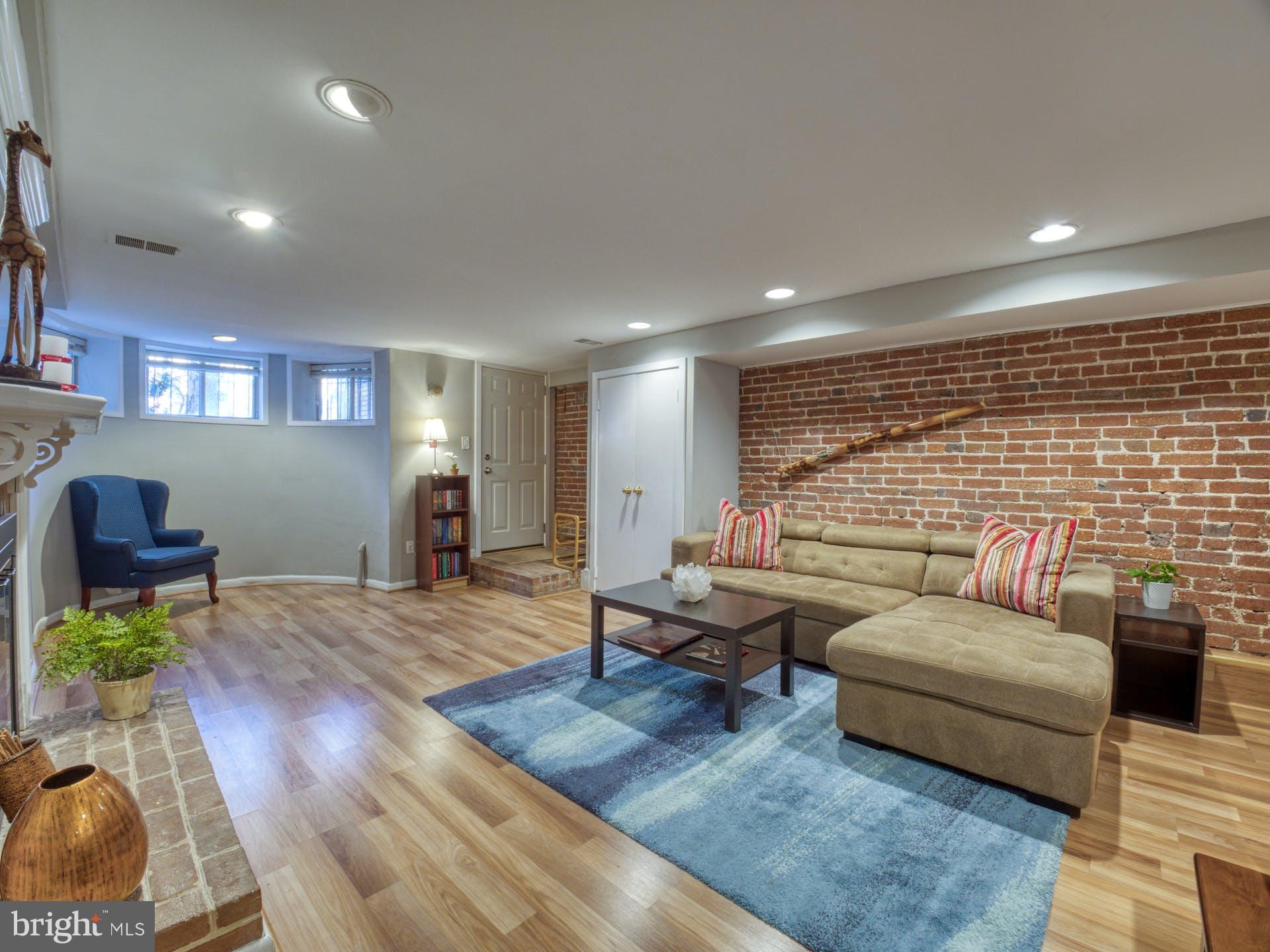 1808 Belmont Road Northwest, Unit 1 Washington, DC 20009 - Photo 4 of 30 Living room