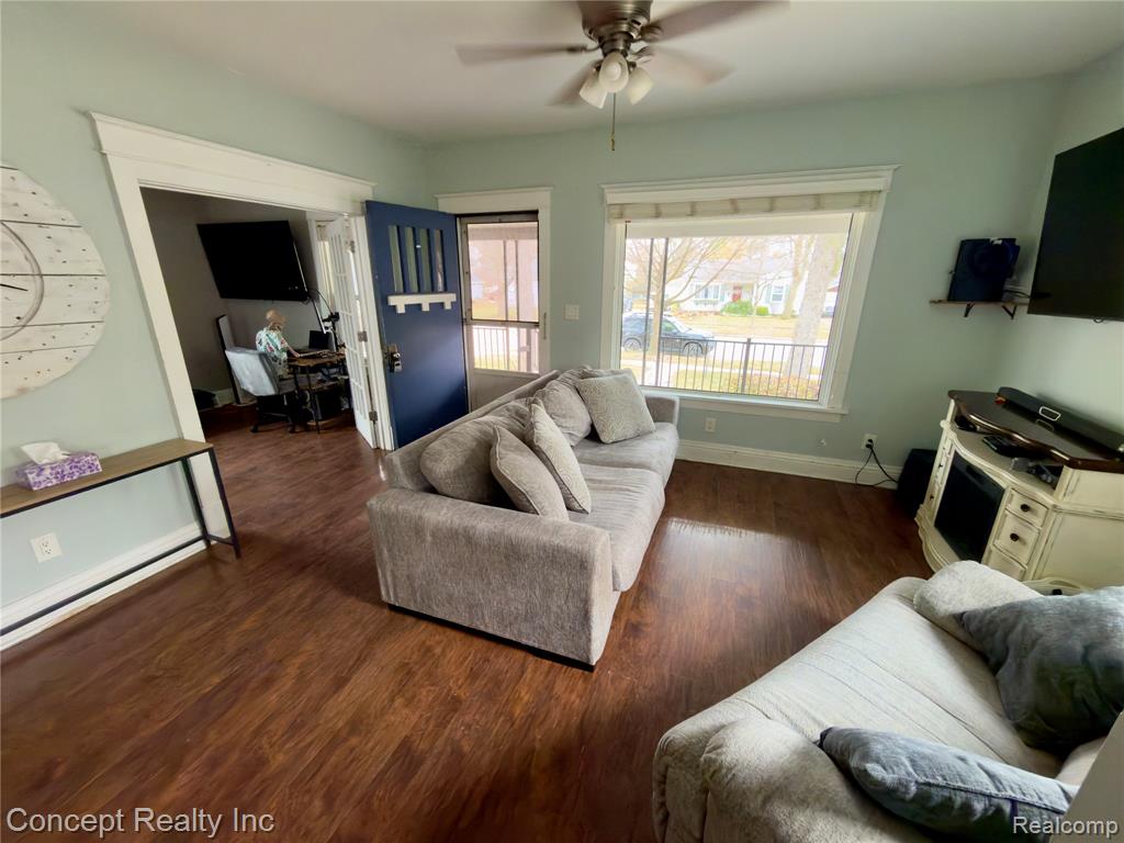 29154 Van Riper Street Flat Rock, MI 48134 - Photo 7 of 24