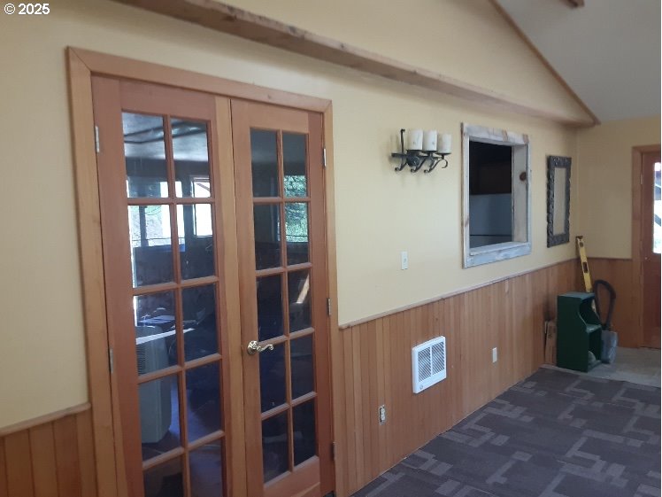 4580 Old House Creek Road Agness, OR 97406 - Photo 13 of 46 a view of closet