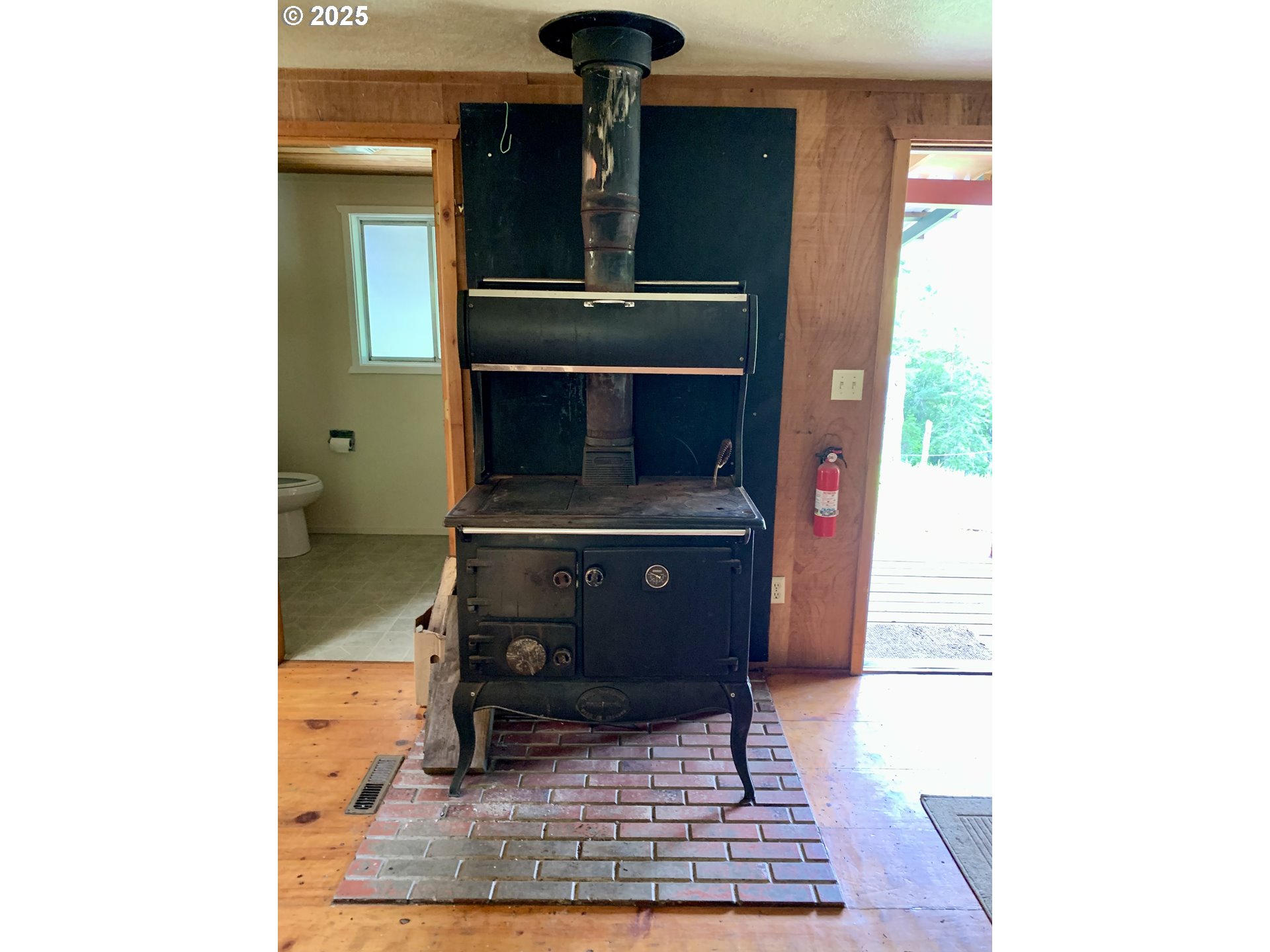 4580 Old House Creek Road Agness, OR 97406 - Photo 15 of 46 a view of entryway