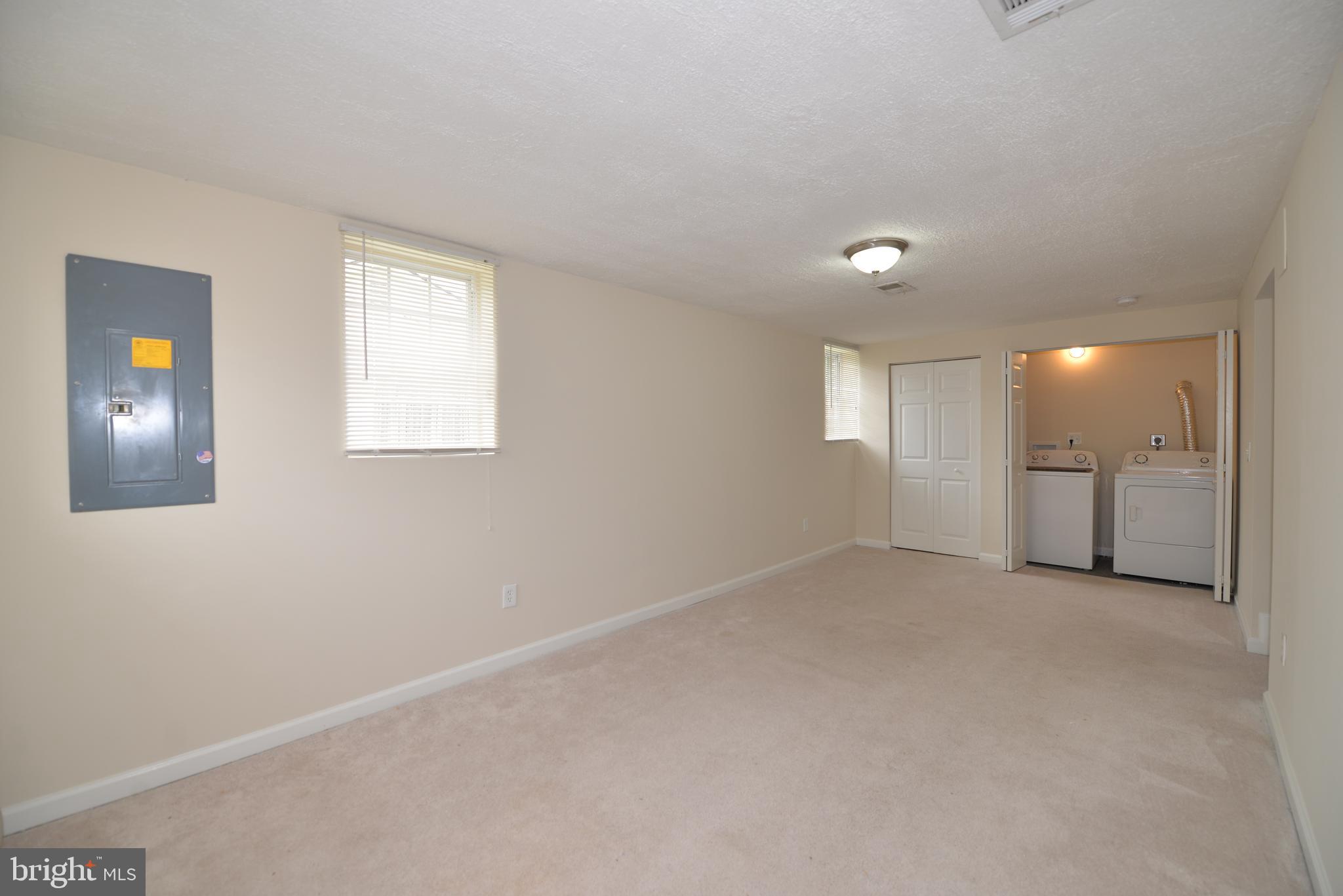 5224 Forman Court Springfield, VA 22151 - Photo 14 of 16 an empty room with windows and closet